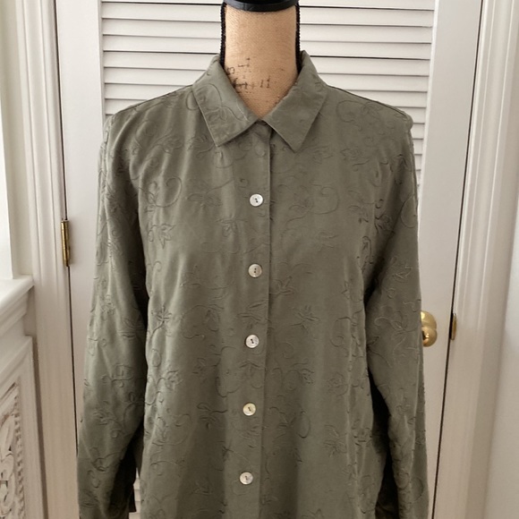 Talbots Olive Green Embroidered Shirt. Large. Beautiful Buttons. - Picture 2 of 10
